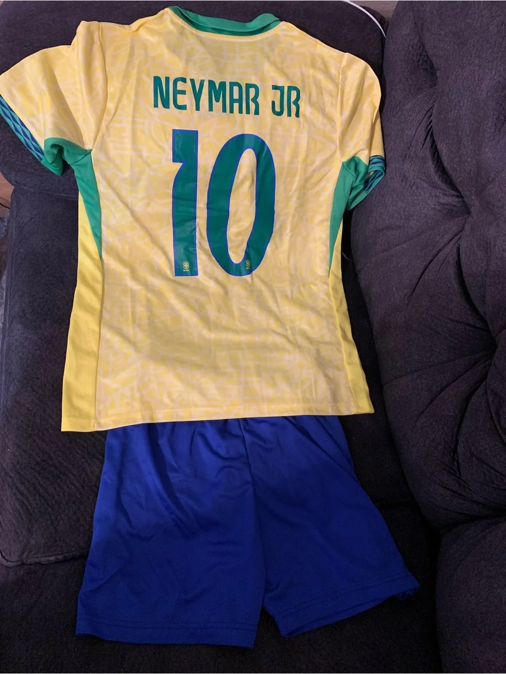 Brasil Neymar Jr. #10
Soccer Jersey & Shorts Set
Men's Size Small - Picture 2 of 4